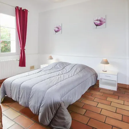 Holiday home Lovely In With Wifi Grillon